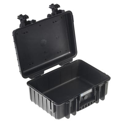 OUTDOOR kuffert i sort med polstret skillevæg 385x265x165 mm Volume: 16,6 L Model: 4000/B/RPD
